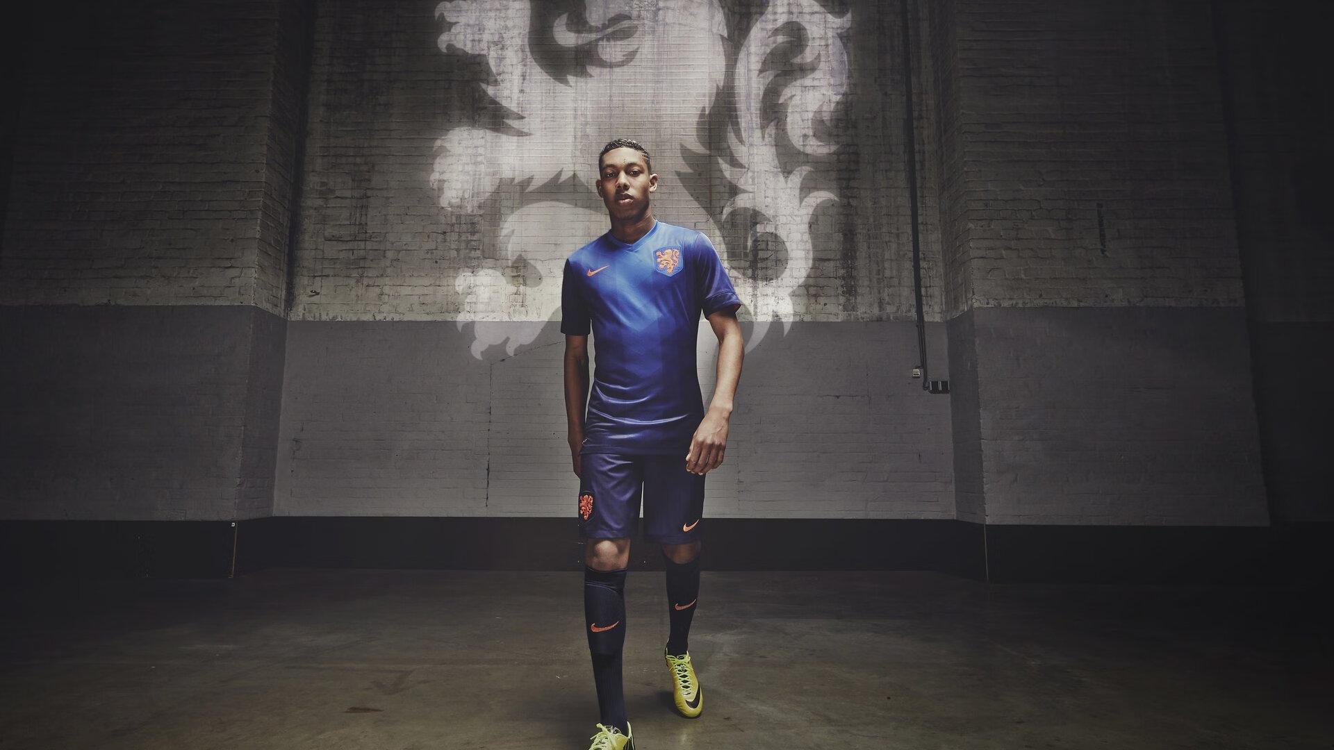 芬超半场激战，海斯卡宁闪电破门，海托宁冷静扳平，埃尔维斯暂1