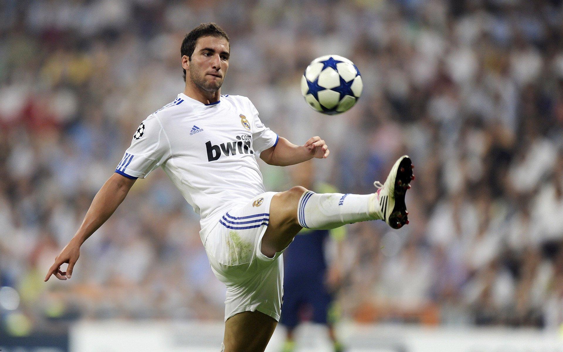 绿茵场上的永恒诗篇，为何爱足球者必爱罗西基